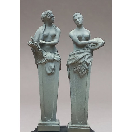 2 Statues Du Château